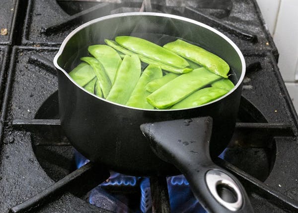食べられる雑草カラスノエンドウ 特徴やおすすめレシピ 育て方を解説 ミツモア 食べられる雑草カラスノエンドウ 特徴やおすすめレシピ 育て方を解説 ミツモア