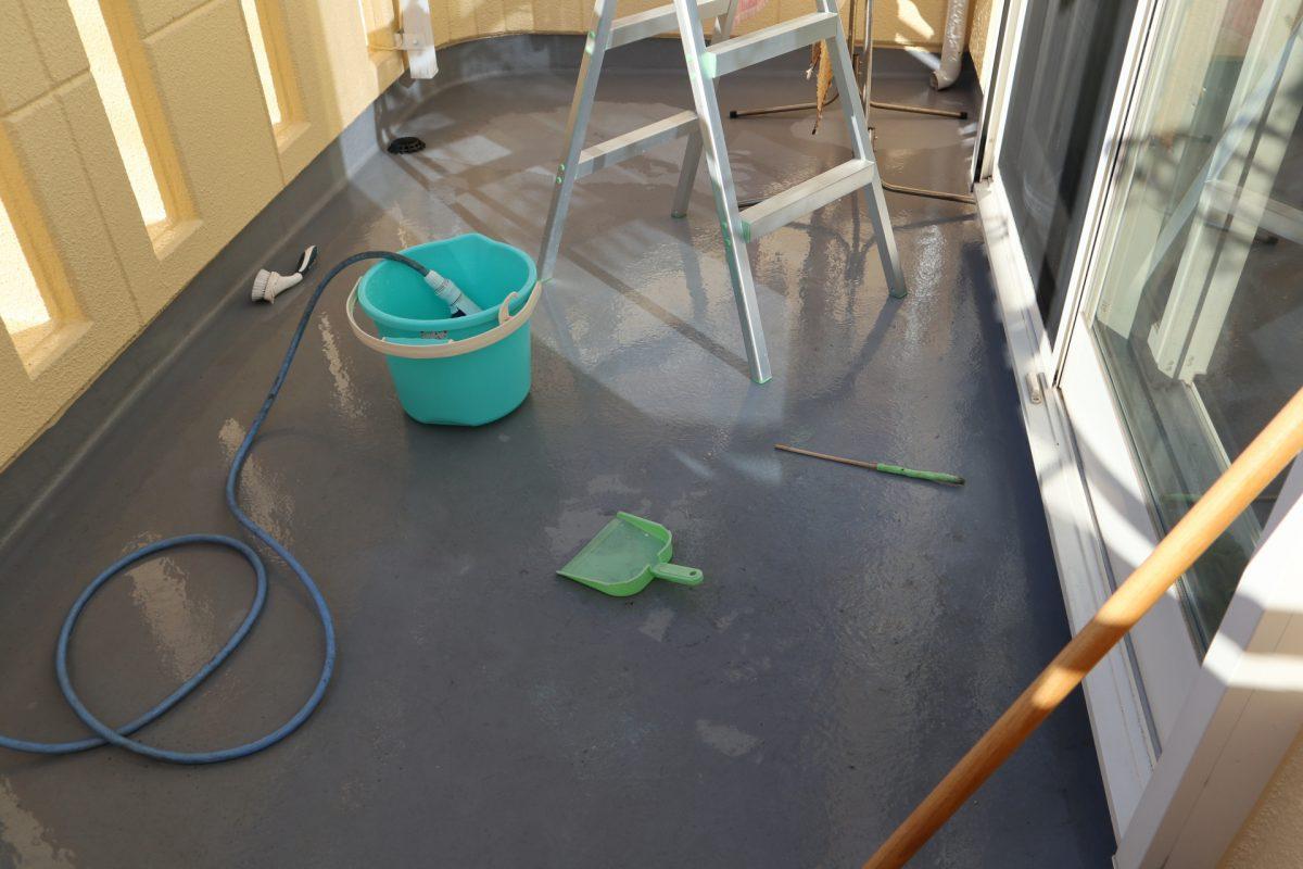 ベランダを簡単 効率的にキレイにするコツと掃除方法 便利なグッズや洗剤も紹介