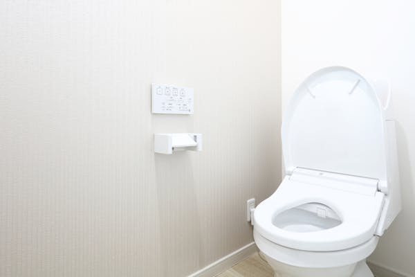 トイレの壁は意外と汚れている 簡単掃除でキレイに解決 ミツモア トイレの壁は意外と汚れている 簡単掃除でキレイに解決 ミツモア