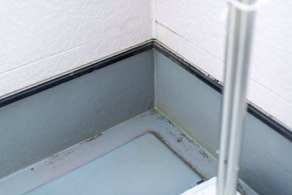 マンションのベランダ掃除の方法と注意すべき4つのこと ミツモア マンションのベランダ掃除の方法と注意すべき4つのこと ミツモア