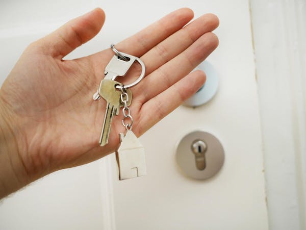 自分の部屋に鍵を後付けするには 鍵の種類やおすすめの鍵を紹介 ミツモア 自分の部屋に鍵を後付けするには 鍵の種類やおすすめの鍵を紹介 ミツモア
