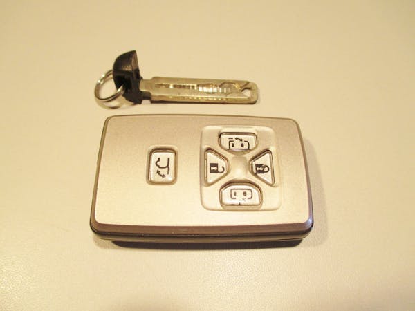 3分でできる 車の鍵の電池交換は自分で 電池切れ時の対処法も 3分でできる 車の鍵の電池交換は自分で 電池切れ時の対処法も