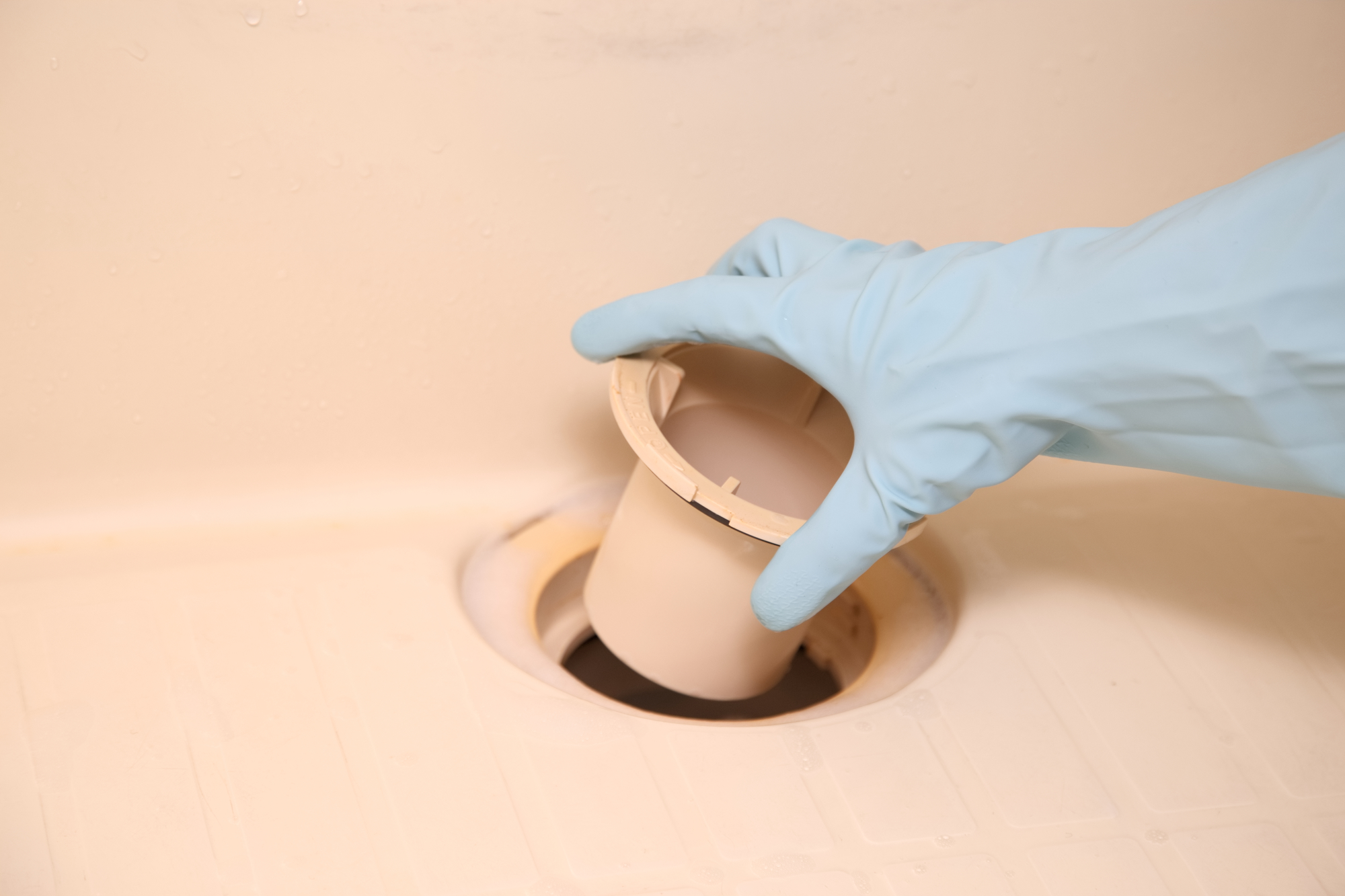 お風呂の排水溝が臭い 4つの原因と掃除方法を紹介 ミツモア