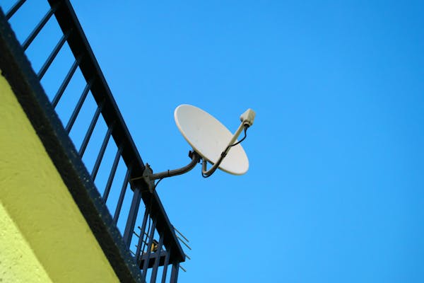 テレビのパラボラアンテナとは 特徴や種類 設置に関する疑問を解決 ミツモア テレビのパラボラアンテナとは 特徴や種類 設置に関する疑問を解決 ミツモア