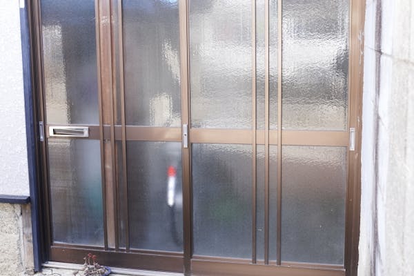 玄関の引き戸の鍵を交換しよう Diy方法や交換費用も紹介 ミツモア 玄関の引き戸の鍵を交換しよう Diy方法や交換費用も紹介 ミツモア