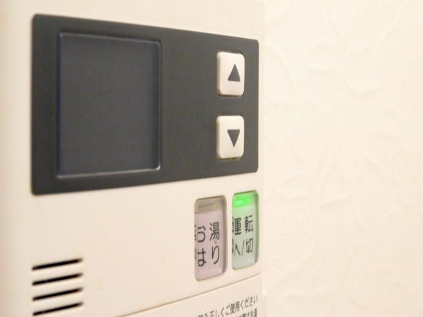 給湯器が凍結してお湯が出ないときの対処法とは 冷え込むときの凍結防止策も紹介 ミツモア 給湯器が凍結してお湯が出ないときの対処法とは 冷え込むときの凍結防止策も紹介 ミツモア