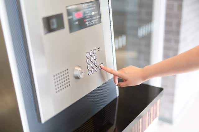 オートロックに閉め出されたときの開け方 深夜帯の対処法も紹介 オートロックに閉め出されたときの開け方 深夜帯の対処法も紹介