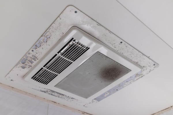 浴室換気扇の交換 修理の費用相場 工事内容の内訳や安く抑える方法 どこに頼むべきかの全体像を解説 ミツモア 浴室換気扇の交換 修理の費用相場 工事内容の内訳や安く抑える方法 どこに頼むべきかの全体像を解説 ミツモア
