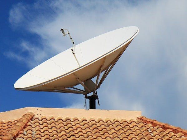 テレビのパラボラアンテナとは 特徴や種類 設置に関する疑問を解決 ミツモア テレビのパラボラアンテナとは 特徴や種類 設置に関する疑問を解決 ミツモア
