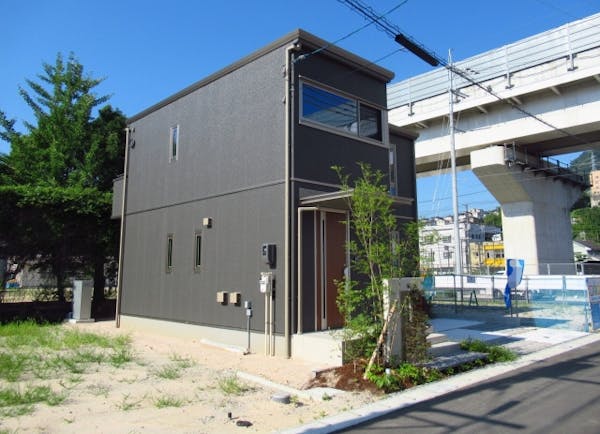 サイディングの縦張り 横張りの違い 強度や性能 デメリットを比較しおすすめを紹介 ミツモア サイディングの縦張り 横張りの違い 強度や性能 デメリットを比較しおすすめを紹介 ミツモア