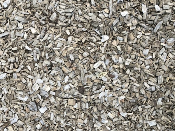 ウッドチップとバークチップの違い 効果や使い方を比較し正しく使い分けよう ミツモア ウッドチップとバークチップの違い 効果や使い方を比較し正しく使い分けよう ミツモア