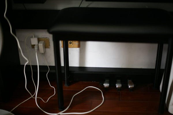 コンセントやケーブルの上手な収納法 Diyのアイデアも紹介 ミツモア コンセントやケーブルの上手な収納法 Diyのアイデアも紹介 ミツモア