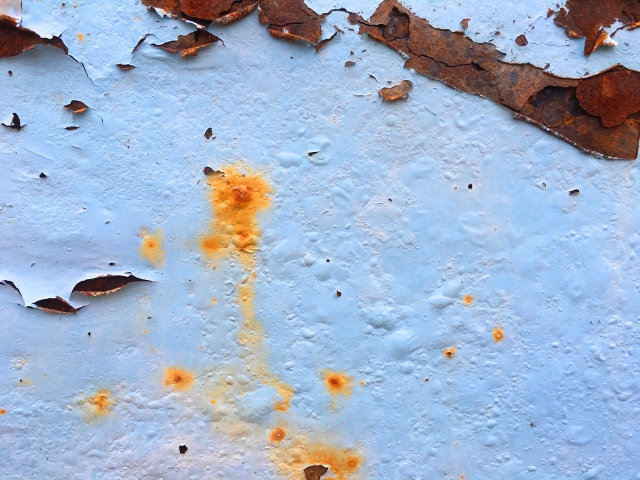 塗装が剥がれた外壁