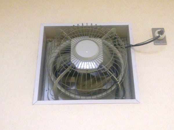 浴室換気扇の交換 修理の費用相場 安く抑える方法 どこに頼むべきかを解説 ミツモア 浴室換気扇の交換 修理の費用相場 安く抑える方法 どこに頼むべきかを解説 ミツモア