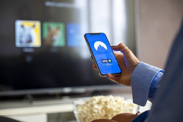 テレビアンテナは無線化できる 端子のない部屋でテレビを観るには ミツモア テレビアンテナは無線化できる 端子のない部屋でテレビを観るには ミツモア