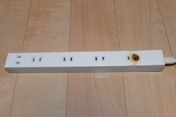 コンセントから火花が出たらどうする 原因と対策方法を学ぼう ミツモア コンセントから火花が出たらどうする 原因と対策方法を学ぼう ミツモア