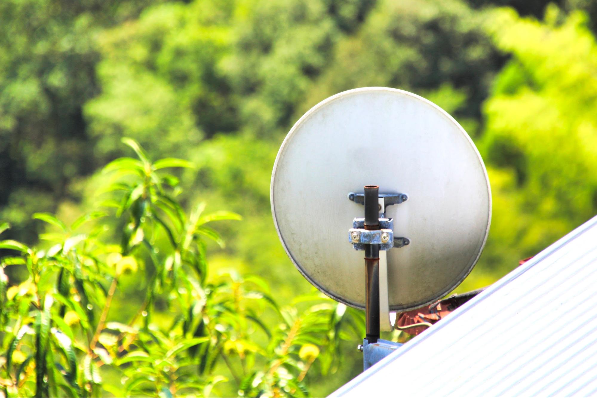 なぜか急にbsが映らない よくある原因と対処法 修理方法を解説 アンテナ 配線をチェック ミツモア