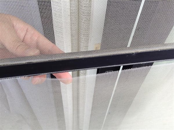 網戸の外し方 取り付け方を解説 タイプやメーカーによる違いは ミツモア 網戸の外し方 取り付け方を解説 タイプやメーカーによる違いは ミツモア