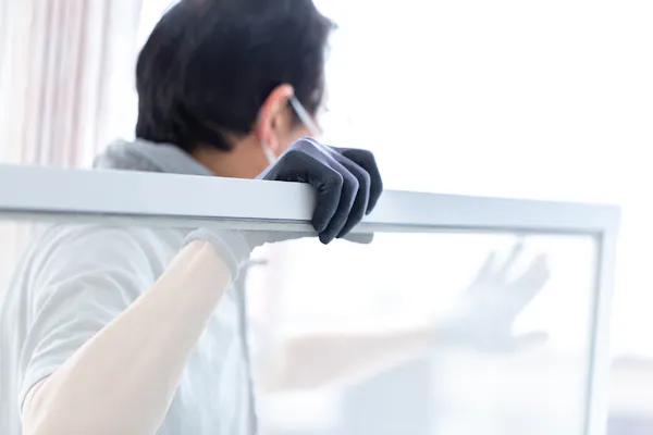 網戸の正しい付け方は うまくいかない原因や注意点も解説 ミツモア 網戸の正しい付け方は うまくいかない原因や注意点も解説 ミツモア