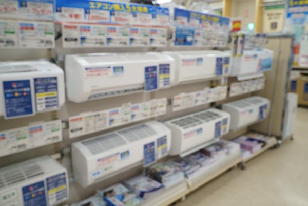 エアコン取り付け工事の費用相場はいくら 追加料金と標準工事との違いをおさえよう 工事費込みの場合も解説 ミツモア エアコン取り付け工事の費用相場はいくら 追加料金と標準工事との違いをおさえよう 工事費込みの場合も解説 ミツモア