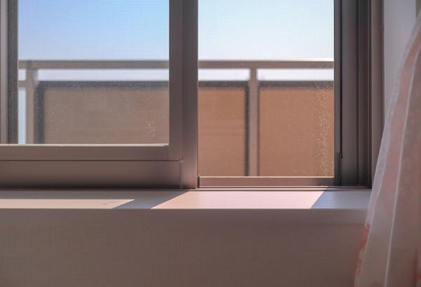 網戸の正しい付け方は うまくいかない原因や注意点も解説 ミツモア 網戸の正しい付け方は うまくいかない原因や注意点も解説 ミツモア