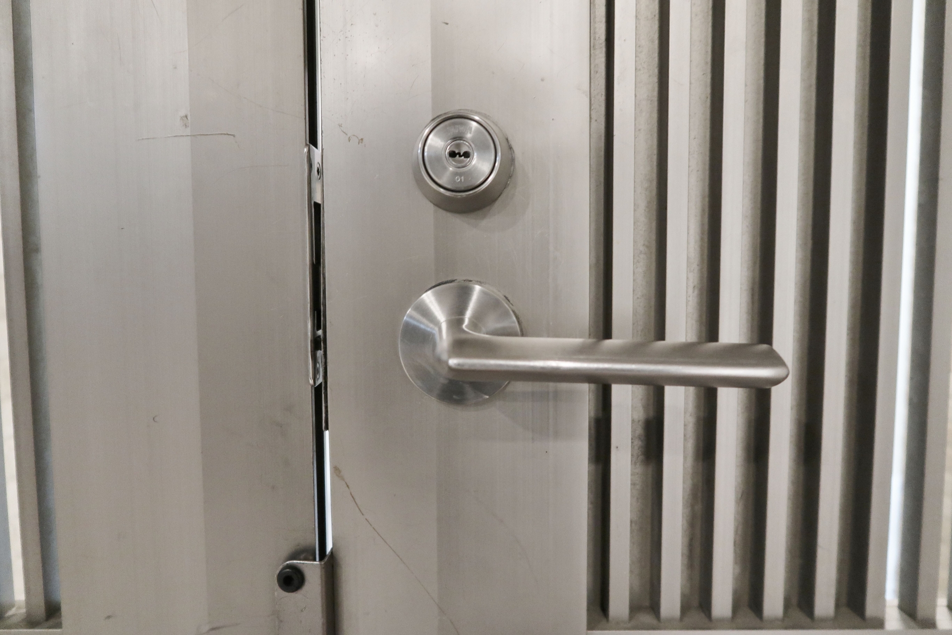 玄関ドアノブの交換目安とは 取り付け方と業者選びのコツを解説 ミツモア