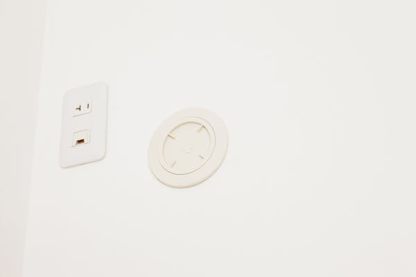 エアコンに専用コンセントが必要な理由 見分け方と無いときの対処法 ミツモア エアコンに専用コンセントが必要な理由 見分け方と無いときの対処法 ミツモア