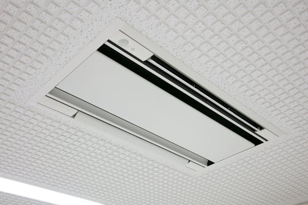業務用エアコンは自分で掃除可能 掃除方法や頻度 注意点を解説 ミツモア 業務用エアコンは自分で掃除可能 掃除方法や頻度 注意点を解説 ミツモア
