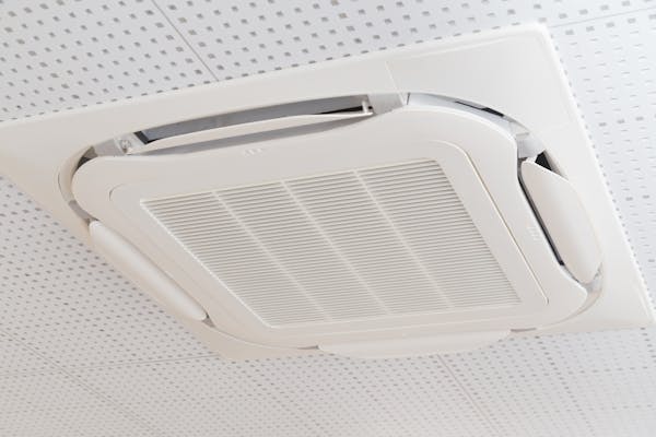 業務用エアコンは自分で掃除可能 掃除方法や頻度 注意点を解説 ミツモア 業務用エアコンは自分で掃除可能 掃除方法や頻度 注意点を解説 ミツモア