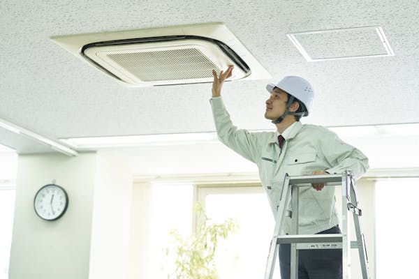 業務用エアコンは自分で掃除可能 掃除方法や頻度 注意点を解説 ミツモア 業務用エアコンは自分で掃除可能 掃除方法や頻度 注意点を解説 ミツモア