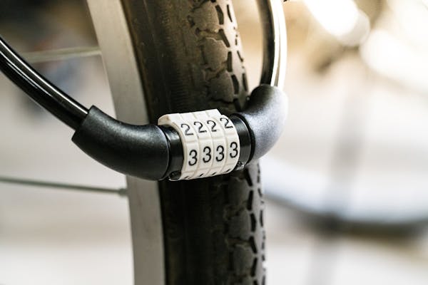 自転車の鍵をなくした人必見 紛失時の対応と鍵交換の方法を解説 ミツモア 自転車の鍵をなくした人必見 紛失時の対応と鍵交換の方法を解説 ミツモア