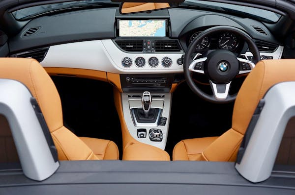 車のエアコンを使うと燃費に影響する 負担を軽くする使い方も紹介 ミツモア 車のエアコンを使うと燃費に影響する 負担を軽くする使い方も紹介 ミツモア