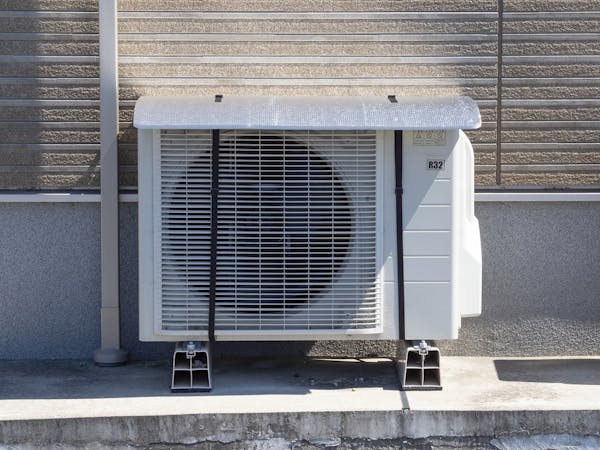 室外機の日よけカバーで賢く節電 選び方やおすすめ商品も紹介 ミツモア 室外機の日よけカバーで賢く節電 選び方やおすすめ商品も紹介 ミツモア