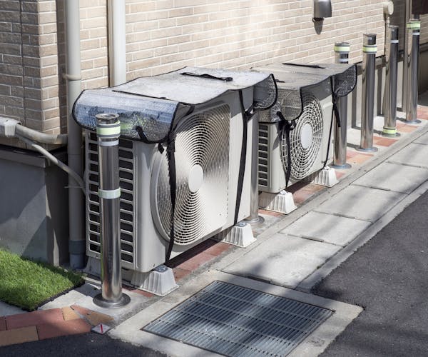 室外機の日よけカバーで賢く省エネ 選び方やおすすめ商品も紹介 ミツモア 室外機の日よけカバーで賢く省エネ 選び方やおすすめ商品も紹介 ミツモア