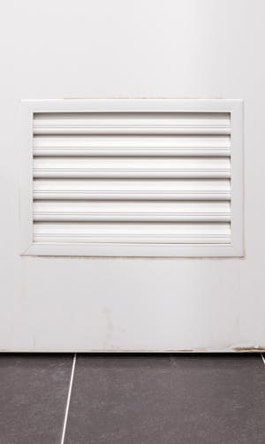 ガラリの役割とは 構造や換気の仕組み 種類ごとの特徴を解説 ミツモア ガラリの役割とは 構造や換気の仕組み 種類ごとの特徴を解説 ミツモア