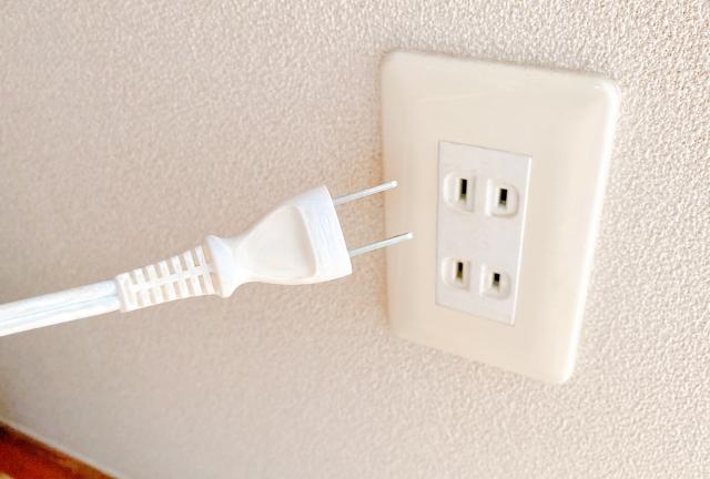コンセントがゆるいときの対処法 原因と危険性を知っておこう ミツモア