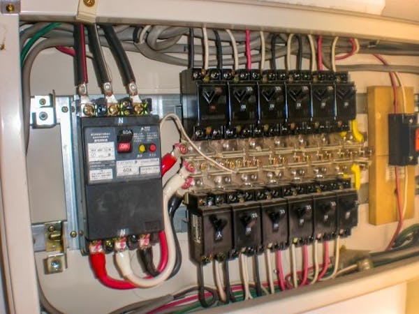 漏電ブレーカーはテストボタンで動作確認を 漏電の対処法も知ろう ミツモア 漏電ブレーカーはテストボタンで動作確認を 漏電の対処法も知ろう ミツモア