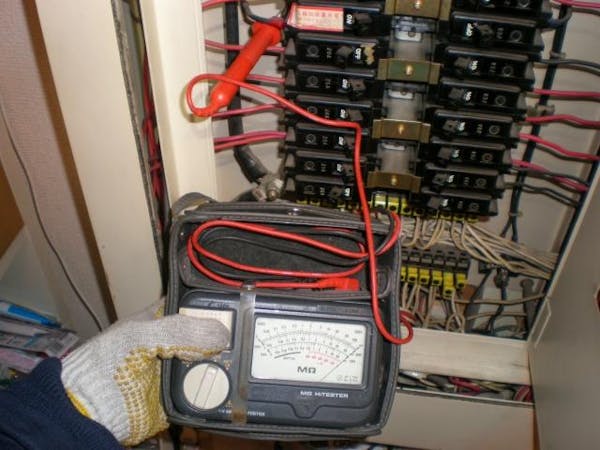 漏電をチェックする方法 自分でもできる調べ方と修理を依頼するコツ ミツモア 漏電をチェックする方法 自分でもできる調べ方と修理を依頼するコツ ミツモア