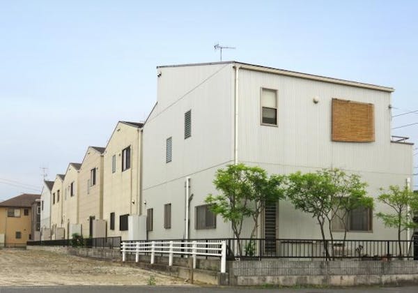 招き屋根とは 太陽光パネルと相性の良い招き屋根のメリット ミツモア 招き屋根とは 太陽光パネルと相性の良い招き屋根のメリット ミツモア