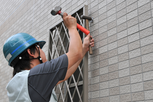 面格子の取り付け費用 本体価格の相場 後付けの工事内容や 費用を抑える方法も解説 ミツモア