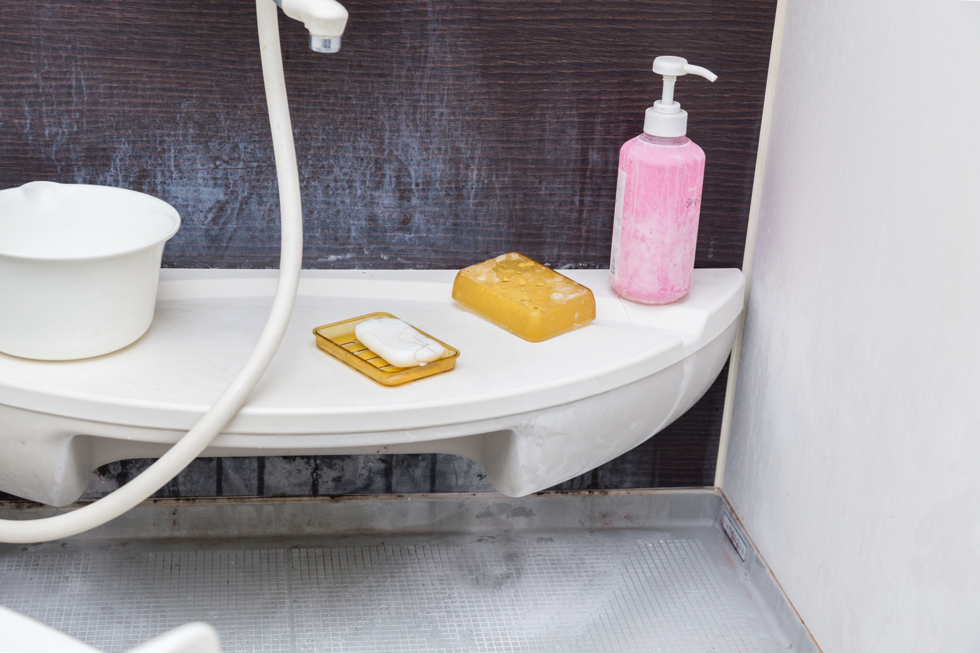 石鹸カスの落とし方を汚れの種類別に紹介 掃除のポイントもチェック ミツモア