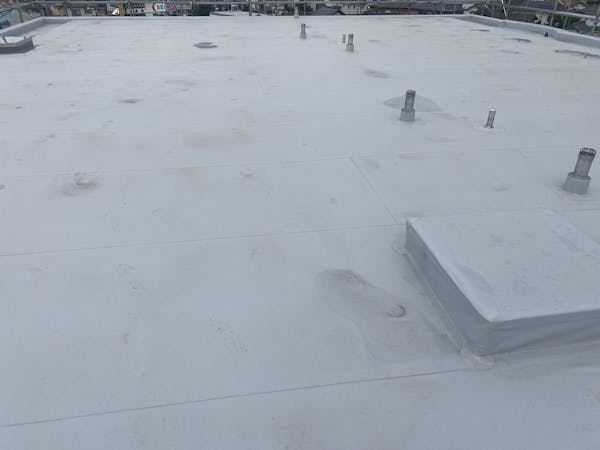 シート防水の特徴は 他の防水と比較したメリット デメリットや施工方法 費用相場など解説 ミツモア シート防水の特徴は 他の防水と比較したメリット デメリットや施工方法 費用相場など解説 ミツモア