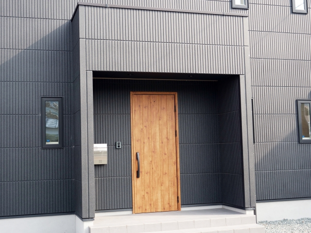 デザイン選 外壁塗装でツートンカラーに 人気の色やおしゃれな配色 色の選び方を解説 ミツモア