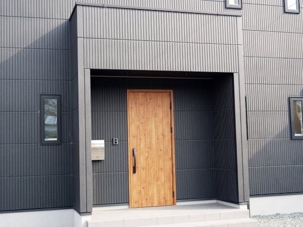 デザイン選 外壁塗装でツートンカラーに 人気の色やおしゃれな配色 色の選び方を解説 デザイン選 外壁塗装でツートンカラーに 人気の色やおしゃれな配色 色の選び方を解説