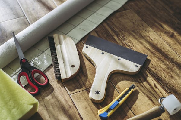 襖に壁紙を貼ってdiyリメイク 貼り方の手順やおしゃれにするコツを解説 ミツモア 襖に壁紙を貼ってdiyリメイク 貼り方の手順やおしゃれにするコツを解説 ミツモア