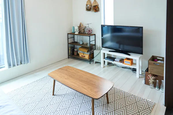 テレビ配線をおしゃれに隠す方法を紹介 注意点やおすすめグッズも ミツモア テレビ配線をおしゃれに隠す方法を紹介 注意点やおすすめグッズも ミツモア