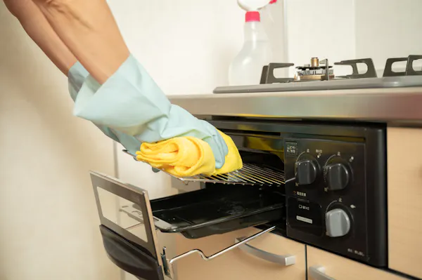 魚焼きグリルの掃除は重曹とセスキが大活躍 頑固汚れもピカピカに ミツモア 魚焼きグリルの掃除は重曹とセスキが大活躍 頑固汚れもピカピカに ミツモア