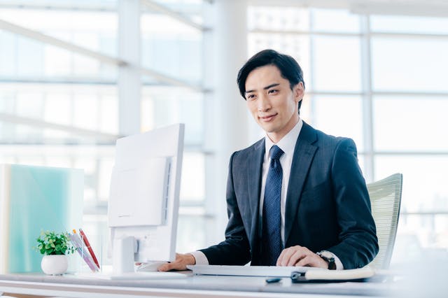 パソコン画面が暗いときの対処法は 調整できない場合の対策も解説 ミツモア