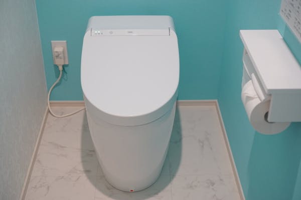 トイレの壁紙をおしゃれにしたい 壁紙リフォームの基本知識を解説 ミツモア トイレの壁紙をおしゃれにしたい 壁紙リフォームの基本知識を解説 ミツモア