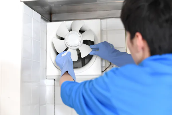 換気扇の外し方と 外れないときの対処法 正しい方法で安全に作業しよう ミツモア 換気扇の外し方と 外れないときの対処法 正しい方法で安全に作業しよう ミツモア